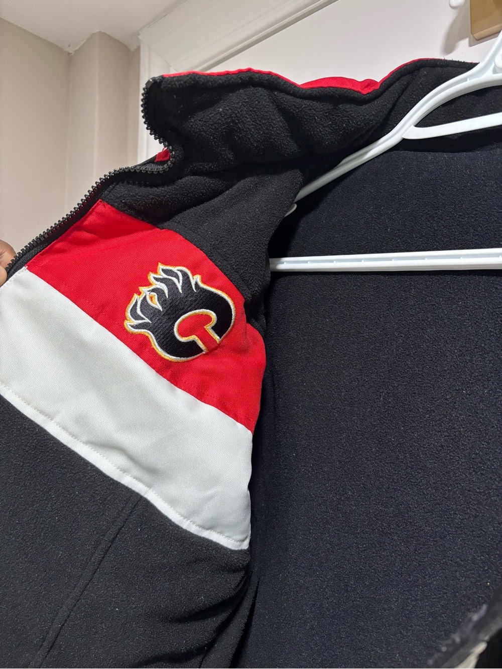 Calgary Flames Jacket - Picture 7 of 7